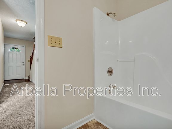 5th image of 104 Cambridgeshire Ct
