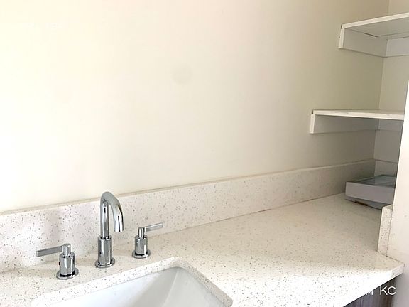 5th image of 4311 Roanoke Pkwy #1