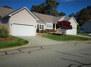 80 Spencer Woods Dr, Warwick, RI 02818