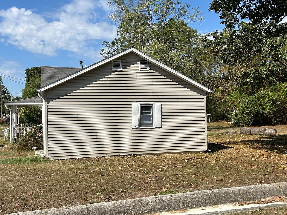 2nd image of 812 Valley Ave