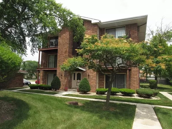 15701 Terrace Dr #1, Oak Forest, IL 60452