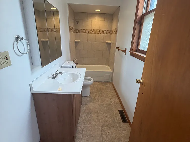3195 S Park Ave #4 — Photo 6
