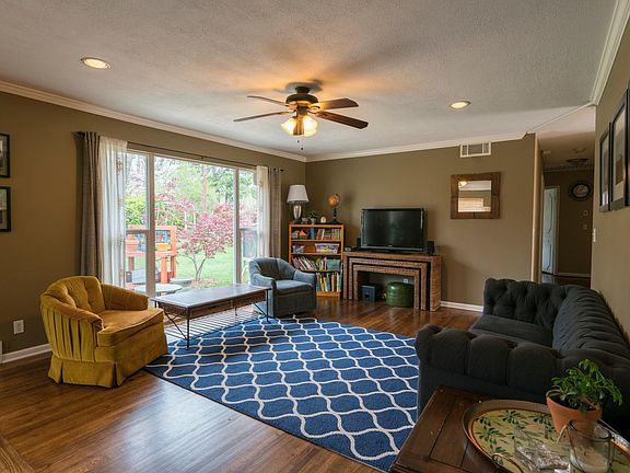 Living Room facing NE