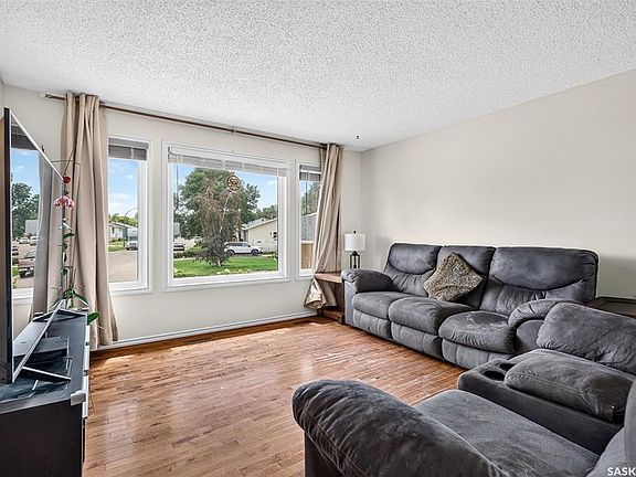 5th image of 1355 Manitou CRESCENT