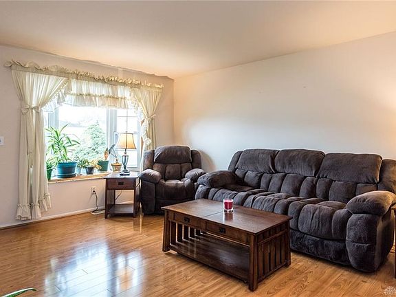 5th image of 309 Chatham Dr