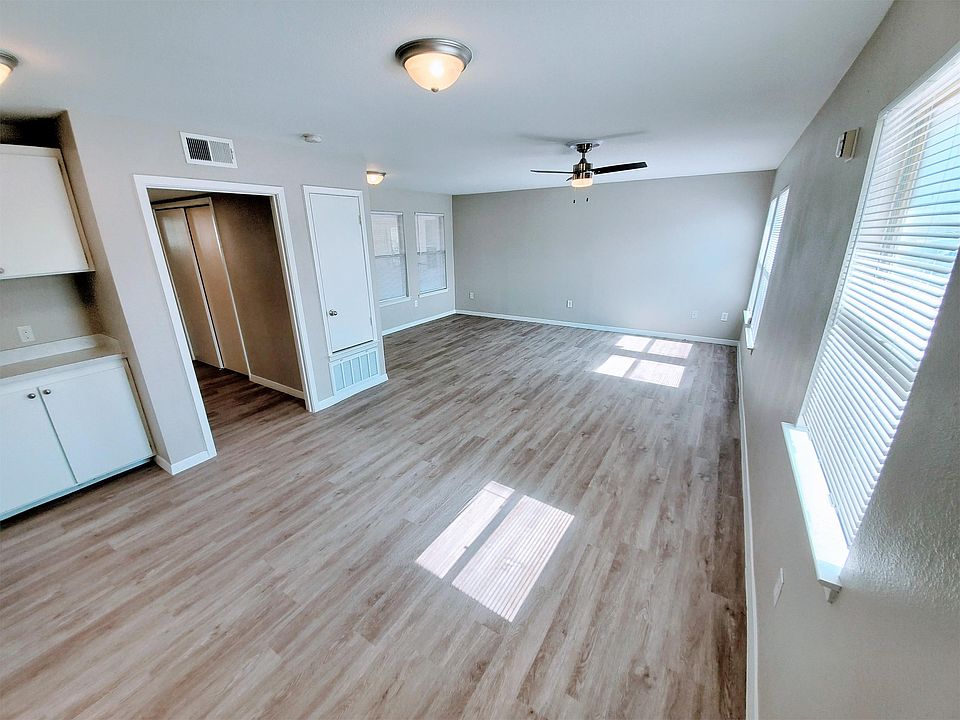 Kitchen / Living Room