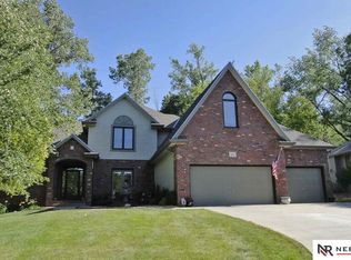 5107 Raven Oaks Dr, Omaha, NE 68152