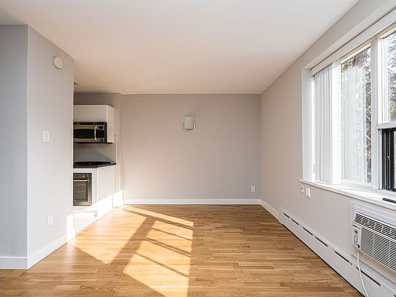 3rd image of 263 Russell Hill Rd #764037
