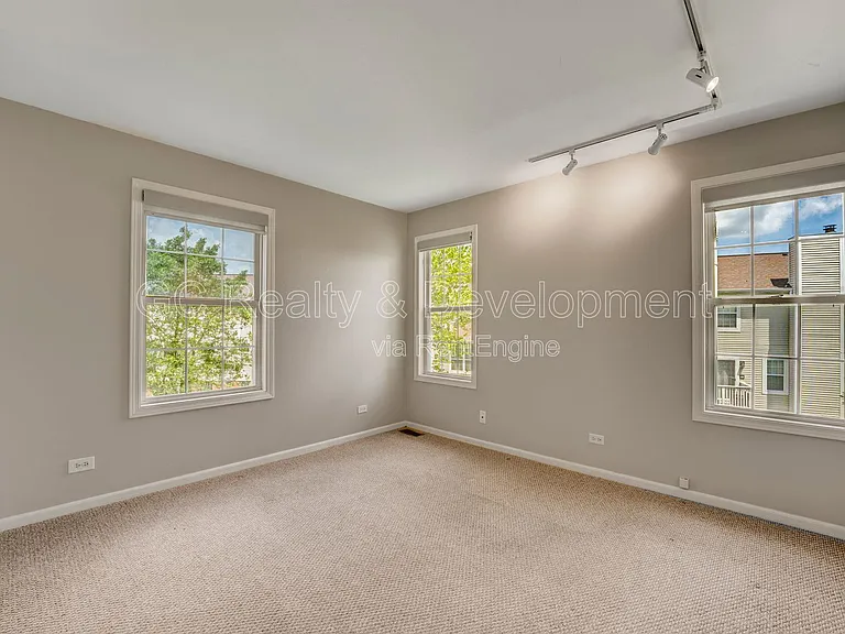 293 Regal Ct — Photo 11