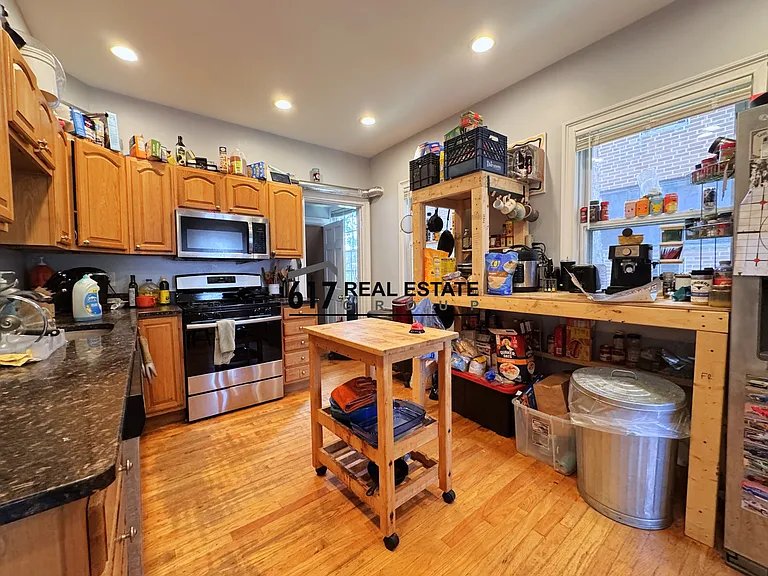 34 Brentwood St — Photo 4