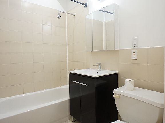 5th image of 818 Marcy Ave APT 3A