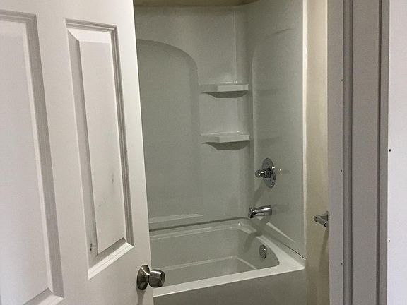 4th image of 548 McPherson St