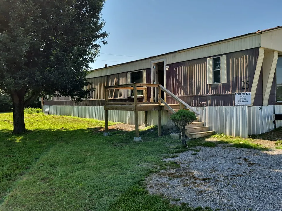 25 Moore Ln