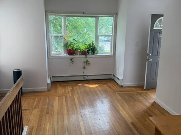 32 Kilvert St APT 102, Warwick, RI 02886