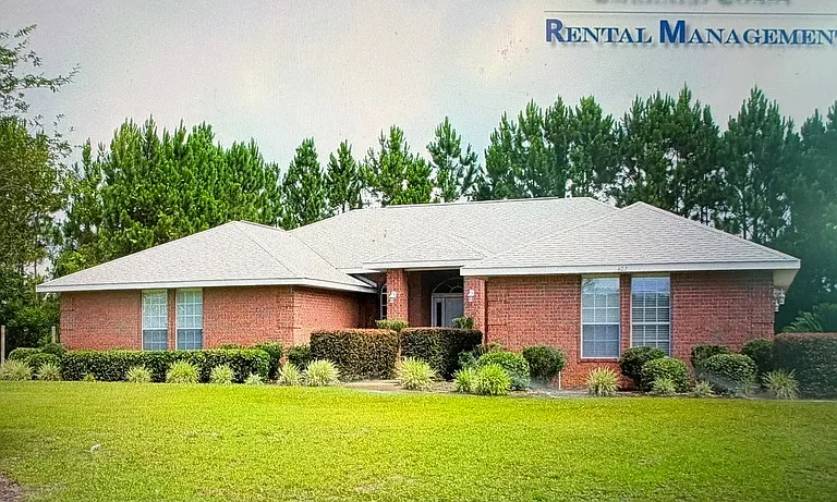402 E Shipwreck Rd — Photo 1