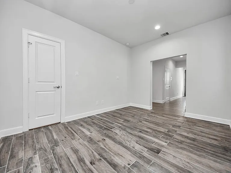 9577 Neuens Rd #B — Photo 7