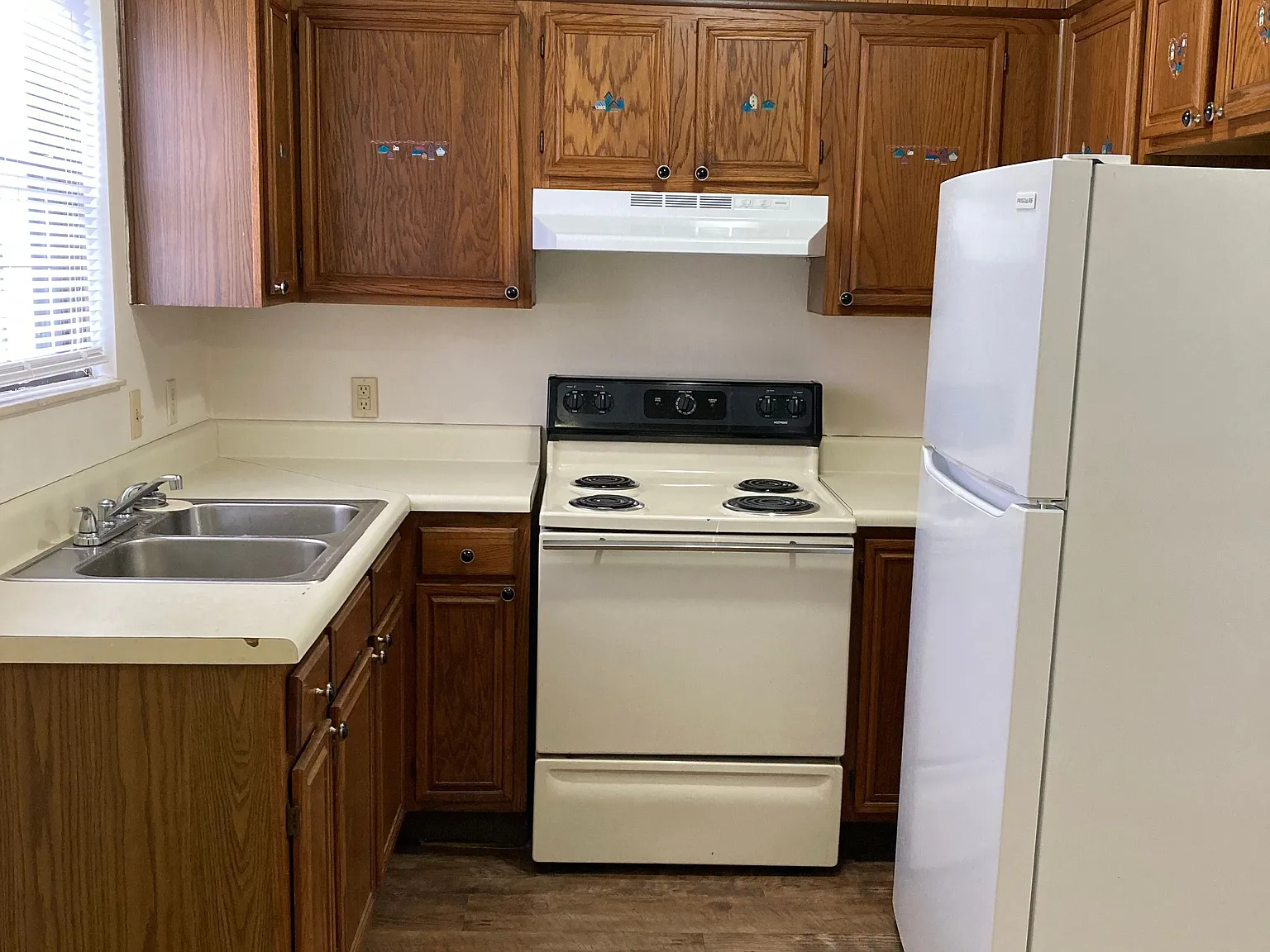 2 bed, 1.0 bath, $650 — Photo 3