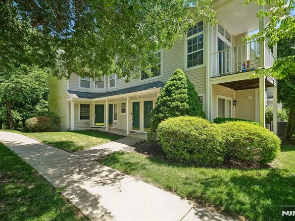 1412 York St, Mahwah, NJ 07430