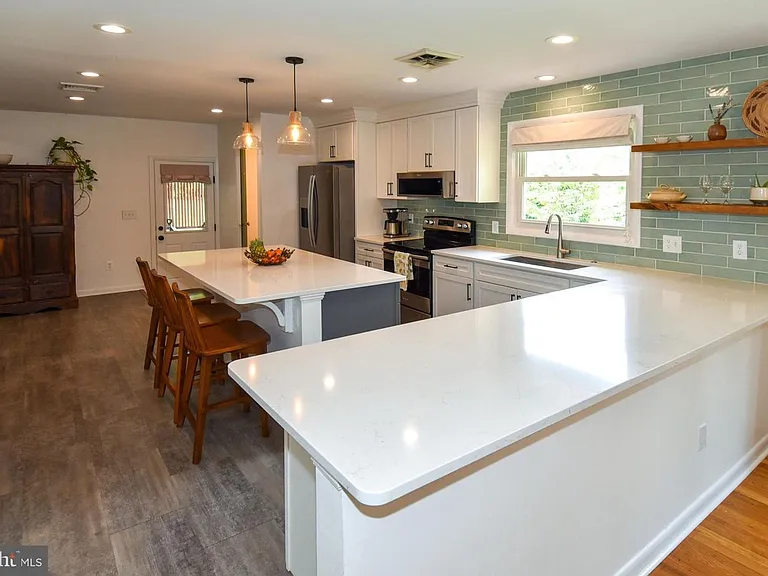 2 Cinnamon Fern Rd — Photo 5
