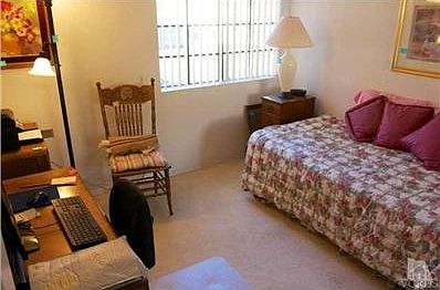 Second bedroom with mirrored closet doors.