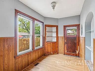 4th image of 6605 Windward Ave