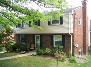 923 Country Club Dr, Pittsburgh, PA 15228