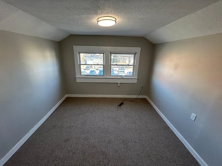 310 W Kenton St — Photo 12