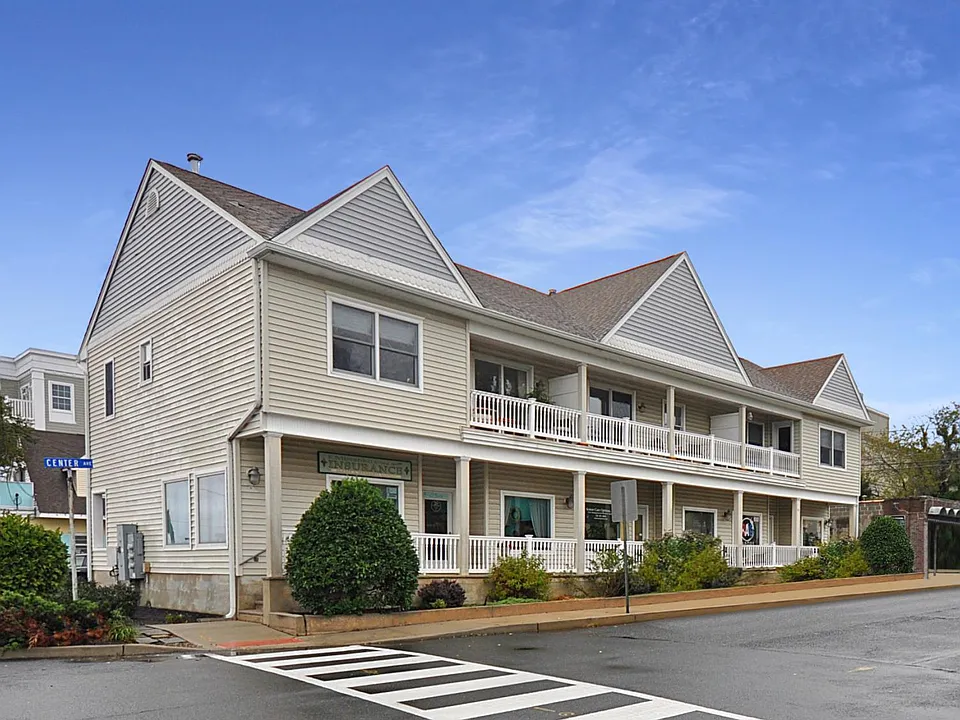 20 Center Ave #2