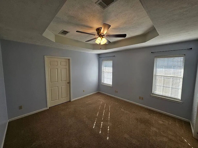 2018 Hickory Dr — Photo 9