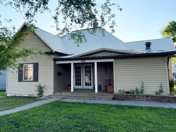 605 N State St, Norton, KS 67654