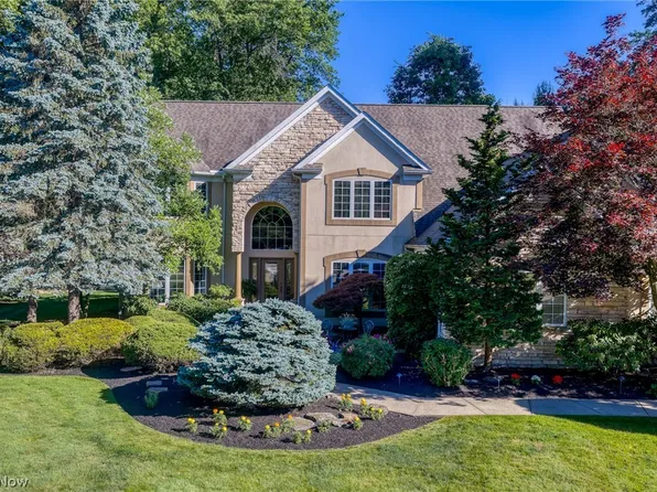 5808 Pinehurst Ct, Highland Heights, OH 44143