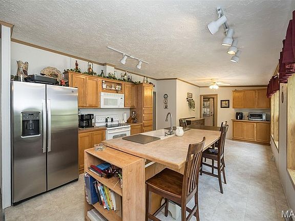 3rd image of 218 S Warren Dr