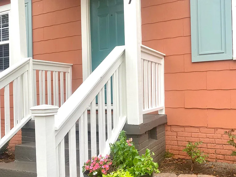 319 N 25th Ave — Photo 2