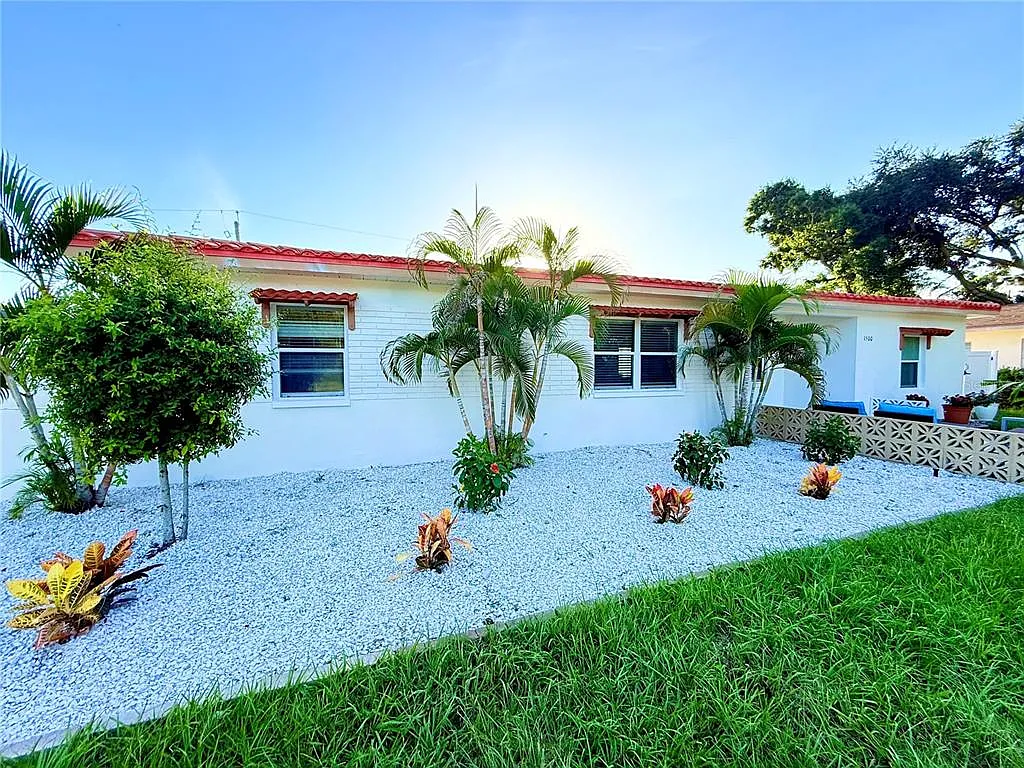 3 bed, 2.0 bath, 1270 sqft, $3,290 — Photo 3