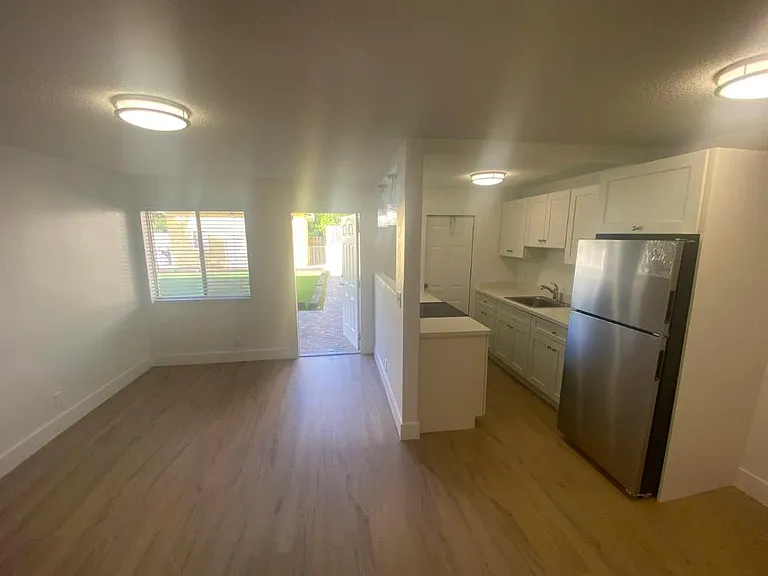 2325 Arthur St — Photo 9