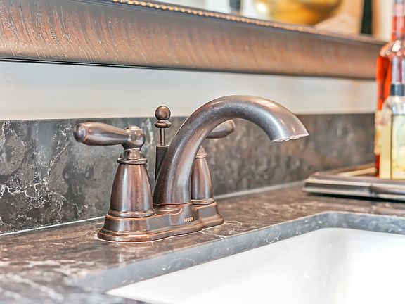 High-end finishes in owner s bath