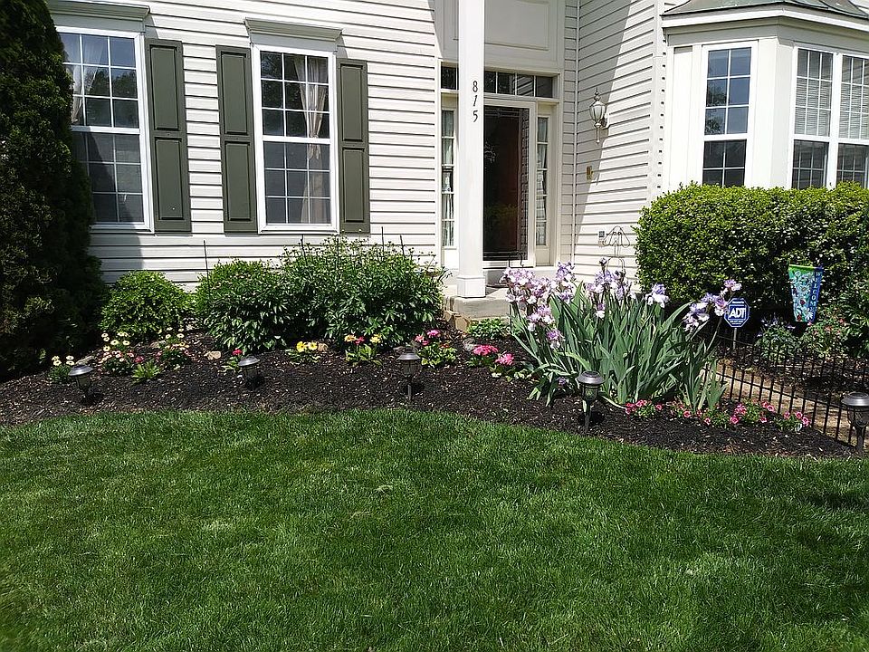 1st image of 815 Larch Valley Ct NE