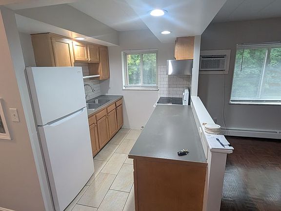 3rd image of 1621 Asmann Ave #6