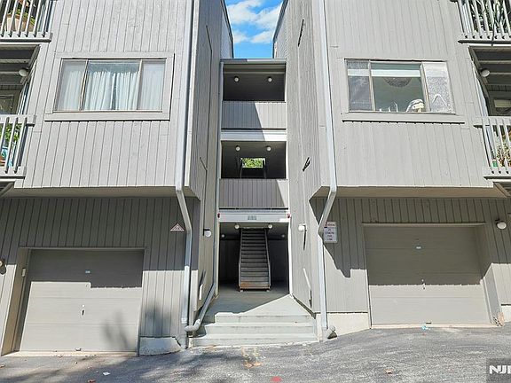 3rd image of 136 Mulberry Road #6