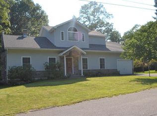 302 Norton Rd, Stroudsburg, PA 18360