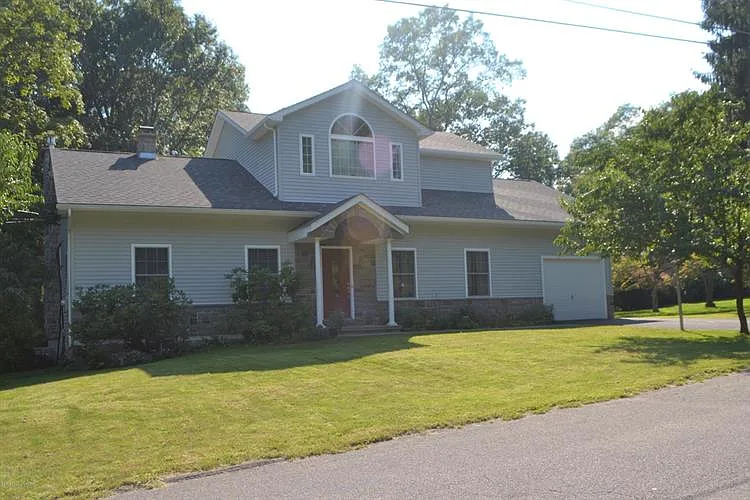 302 Norton Rd photo 1