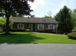 12 Whitcraft Dr, Lititz, PA 17543