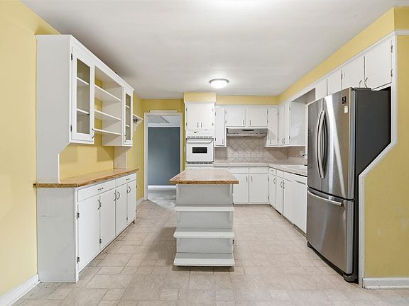 5th image of 307 Leslie Ave