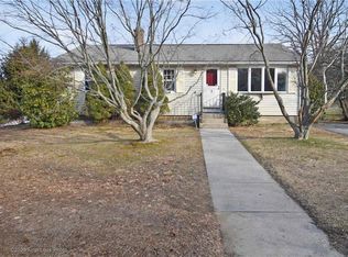 1 Deerfield Dr, Smithfield, RI 02828