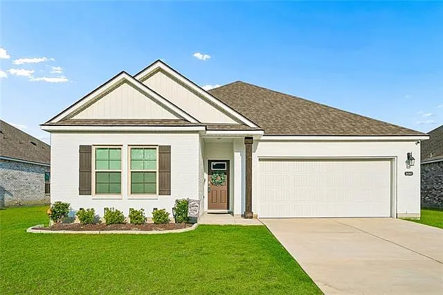 4 bed, 2.0 bath, 1819 sqft, $2,200 — Photo 1
