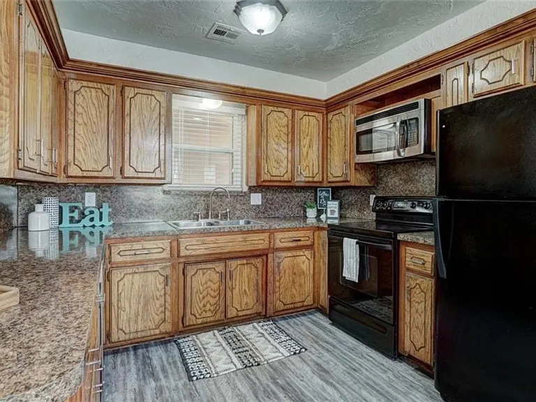 1116 Saint George Ave — Photo 10