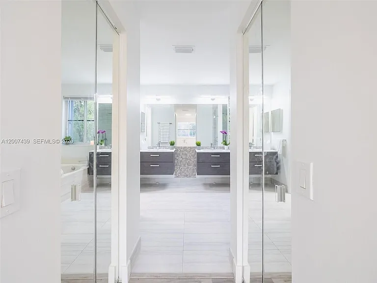 801 Tanglewood Cir — Photo 30