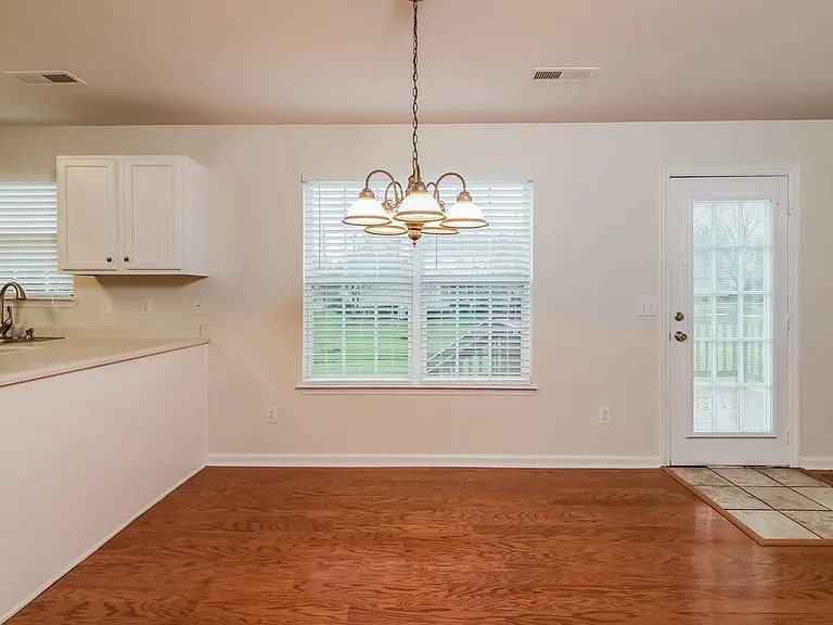 1864 Devon Dr — Photo 4