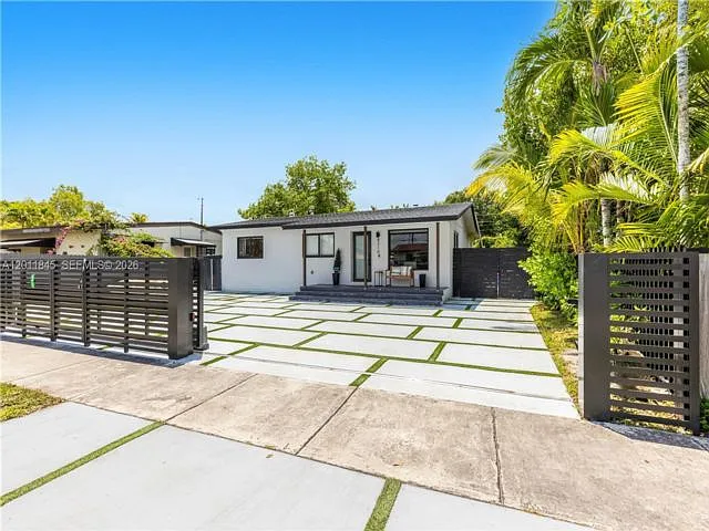 3 bed, 2.0 bath, 1800 sqft, $5,000 — Photo 2