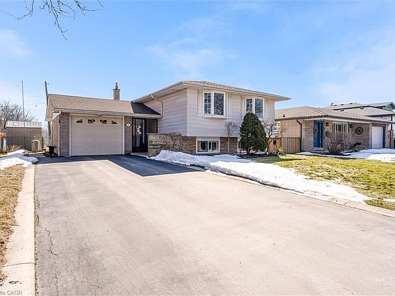 2nd image of 411 Bryant Cres